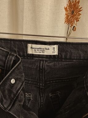 Abercrombie & Fitch Black Ultra High Rise '90s Straight Jeans 26 Regular